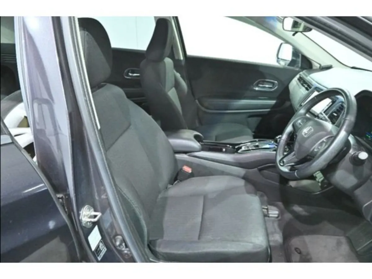 Honda Vezel 1.5 Petrol Hybrid X Auto - Image 5