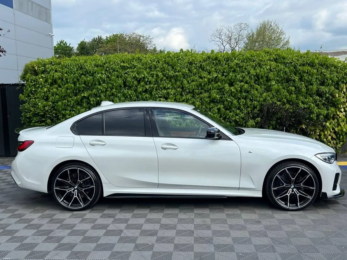 BMW 3-Series 330e M-SPORT COMPETITION 2.0 HYBRID / - Image 2