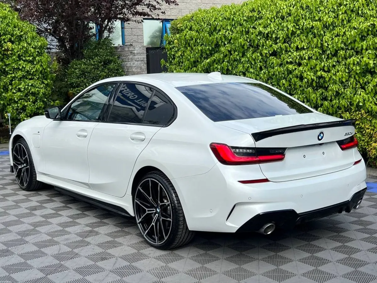 BMW 3-Series 330e M-SPORT COMPETITION 2.0 HYBRID / - Image 5