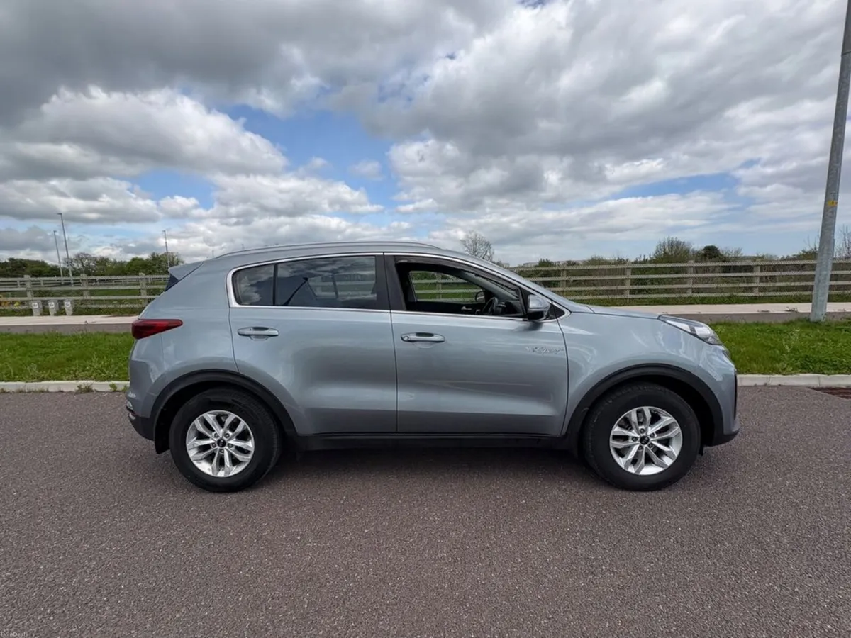 Kia Sportage 5DR, Touch Screen Infotainment System - Image 2