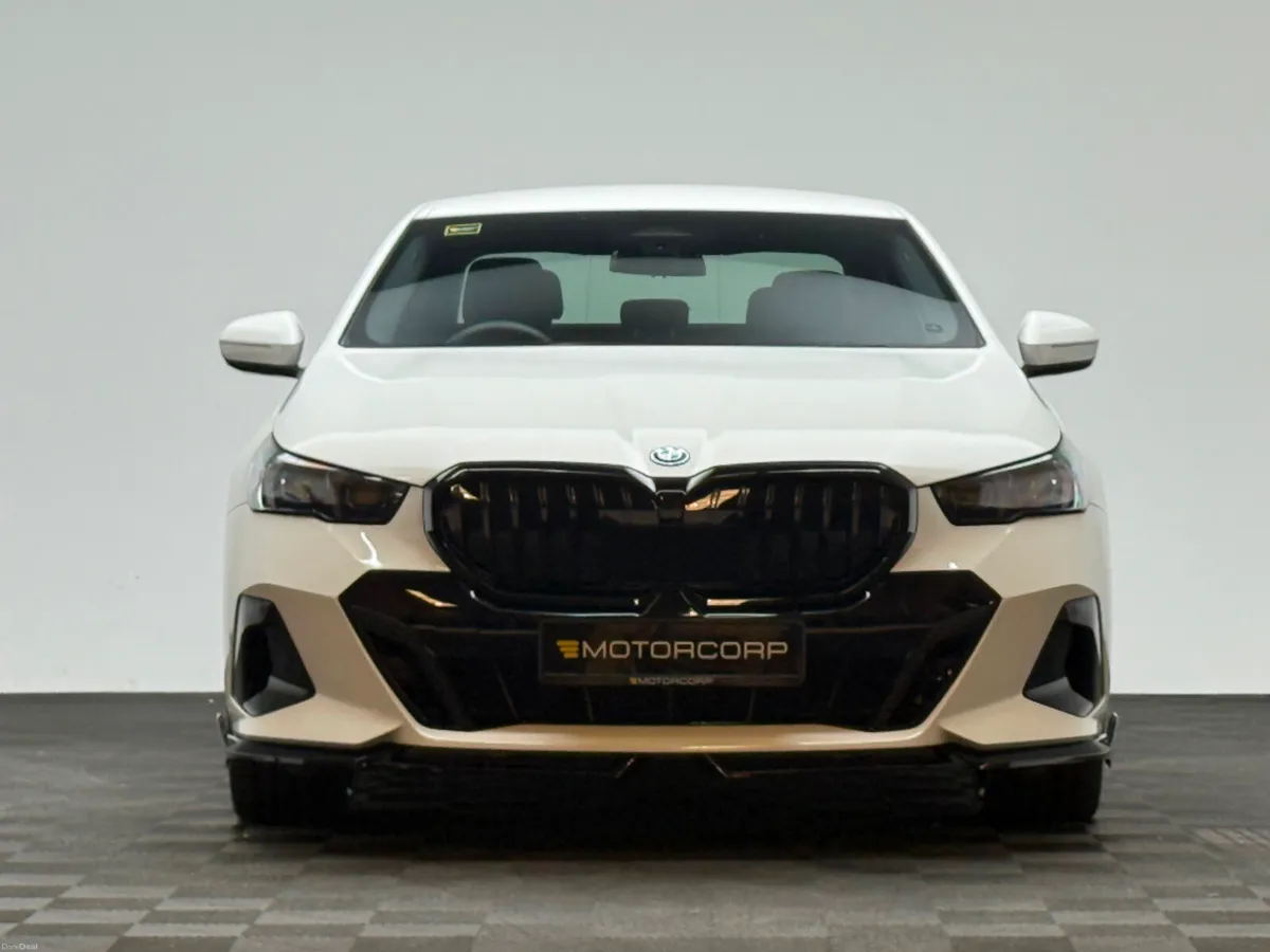 BMW 5-Series 550E M SPORT XDRIVE - Image 2