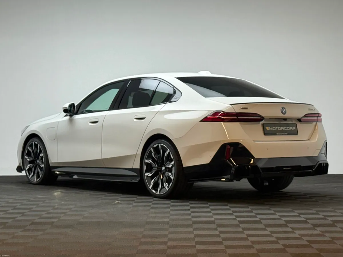 BMW 5-Series 550E M SPORT XDRIVE - Image 5