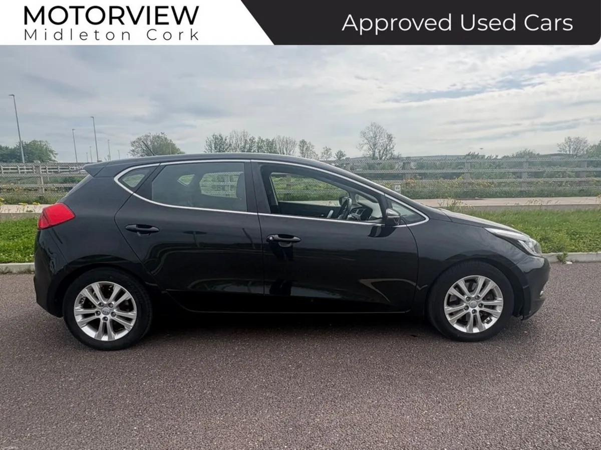 Kia Ceed OL 1.6D 5DR HATCH, **1 owner from new** U - Image 2