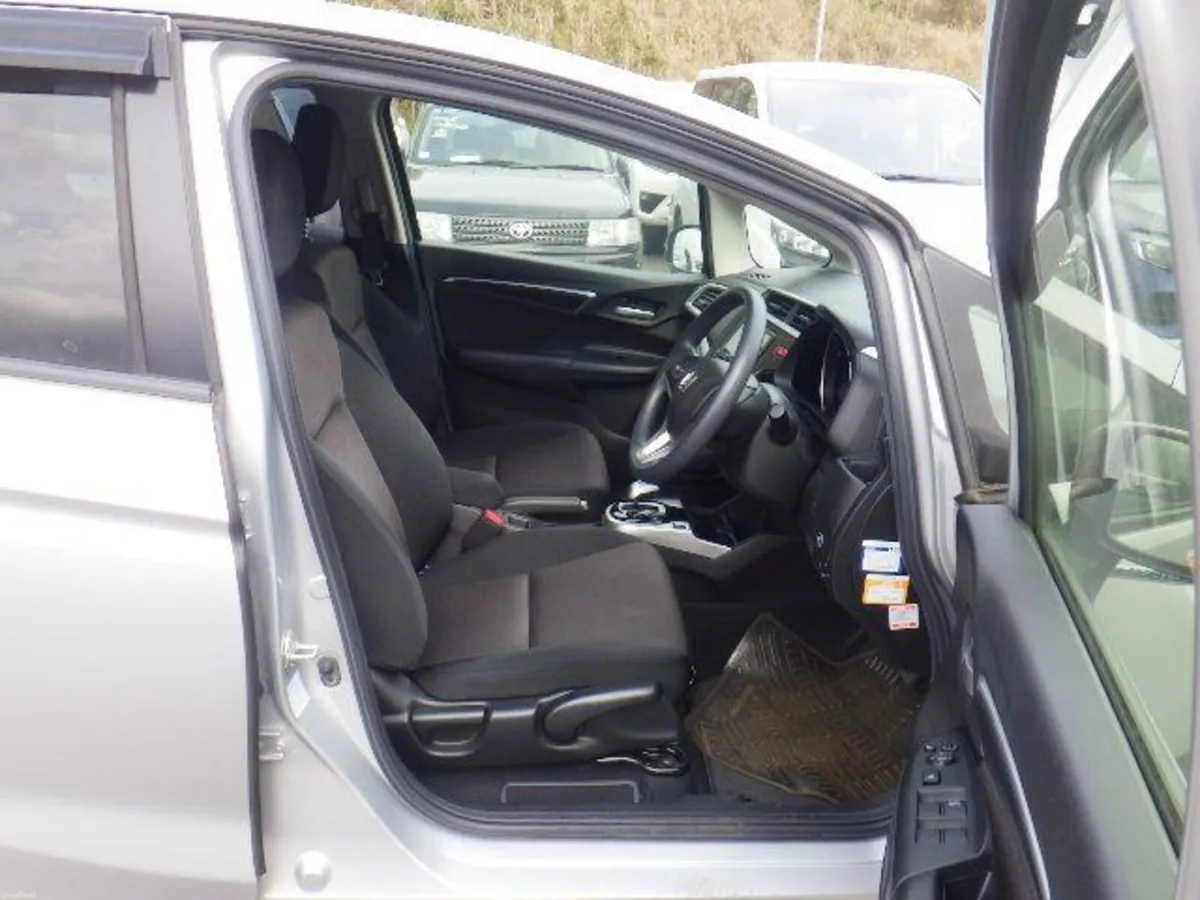 Honda Fit 1.5 Petrol Hybrid Auto - Image 4