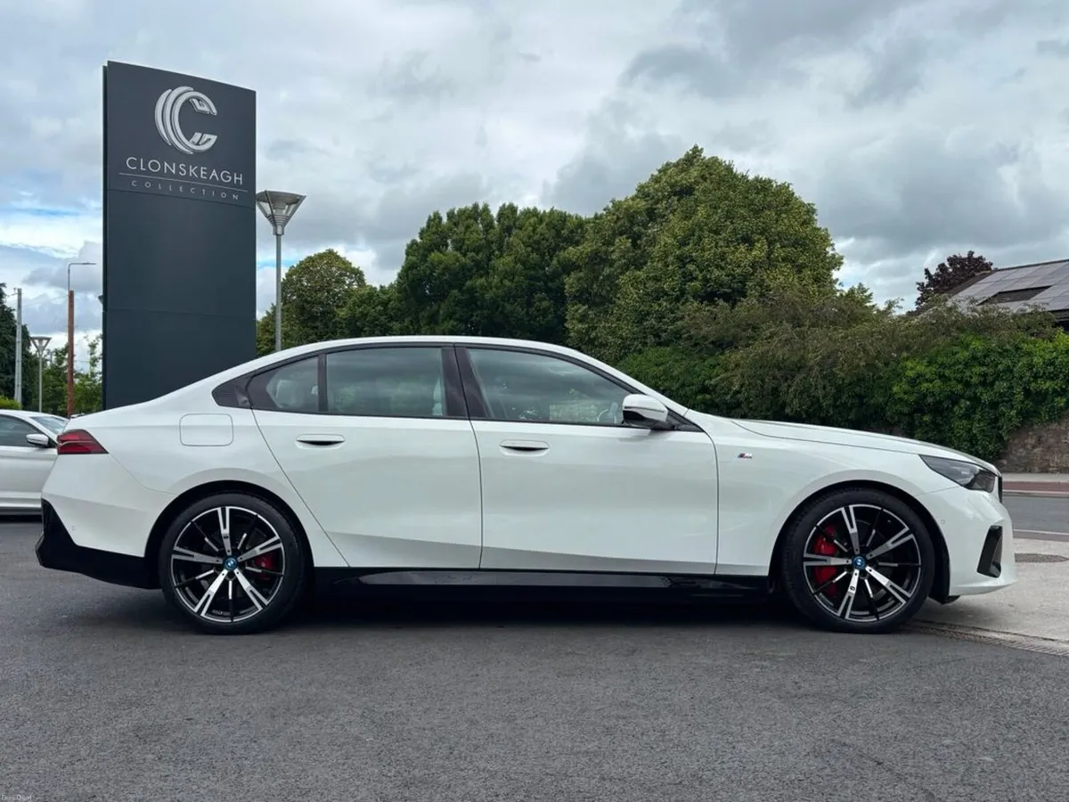 BMW i5 EDRIVE40 M SPORT PRO - Image 2