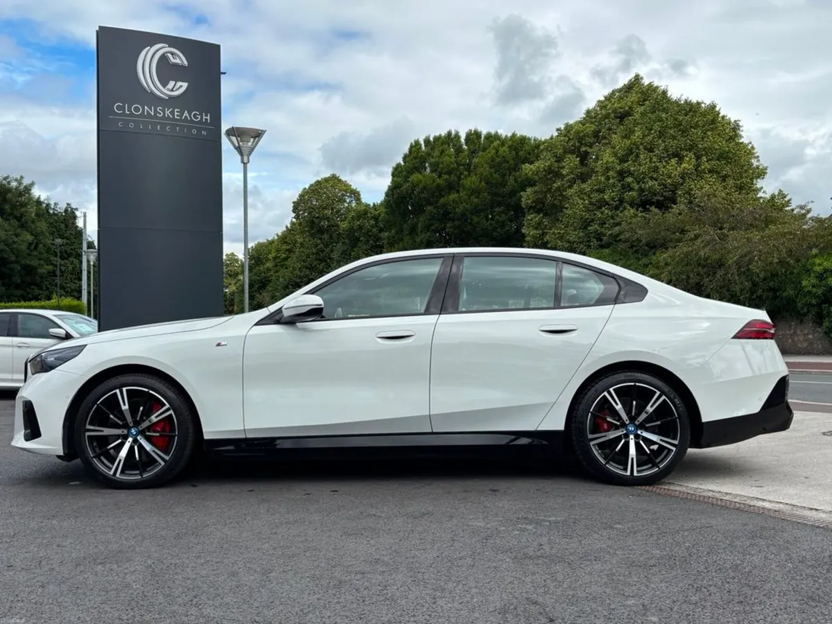 BMW i5 EDRIVE40 M SPORT PRO - Image 4
