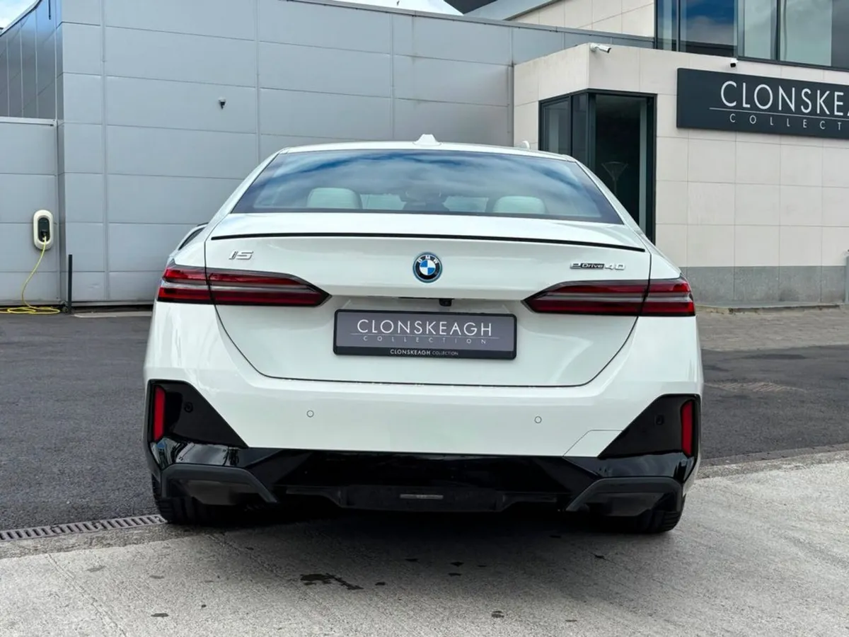 BMW i5 EDRIVE40 M SPORT PRO - Image 6