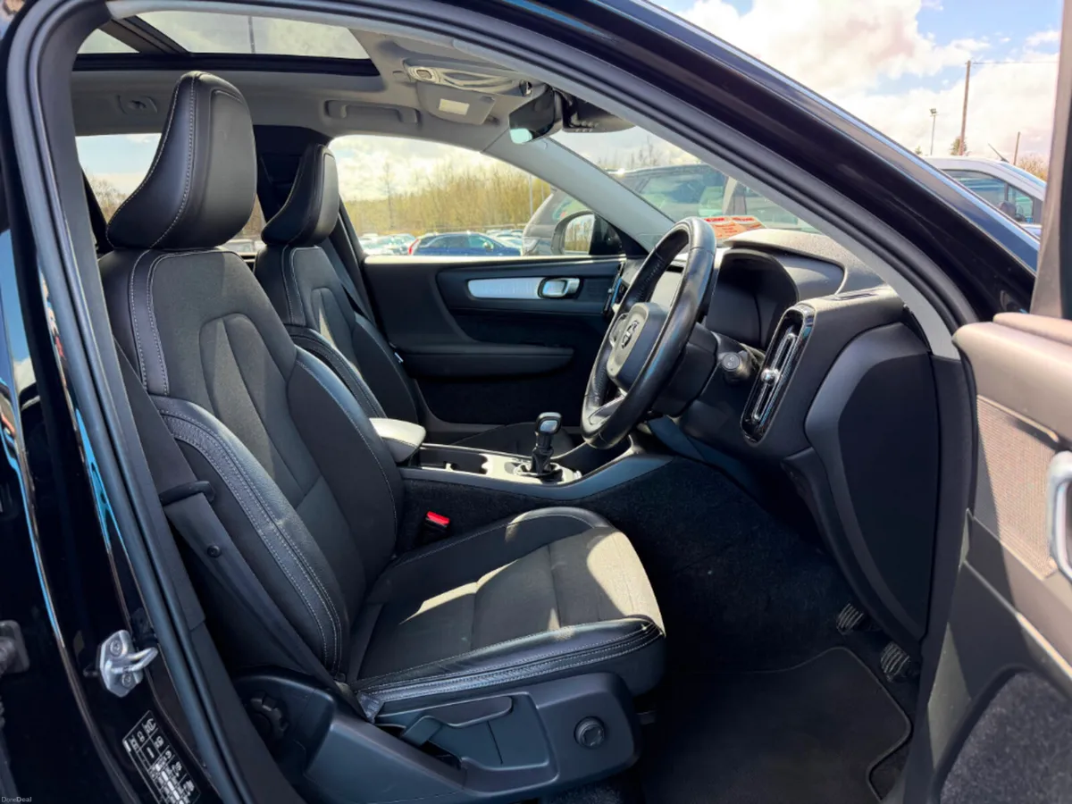 Volvo XC40 2 0 D3 TD Momentum 5DR * REVERSING CAME - Image 5