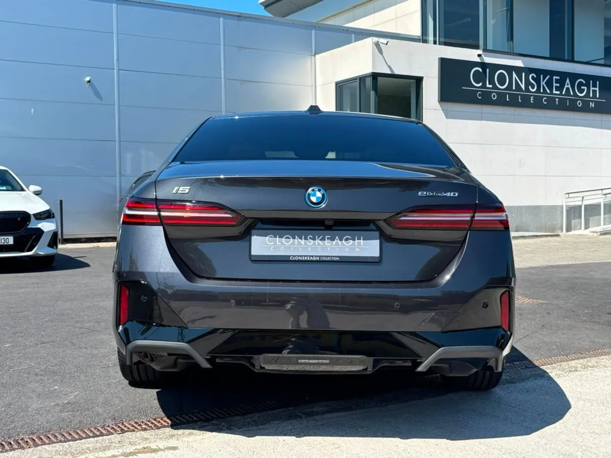 BMW i5 EDRIVE40 M SPORT - Image 6
