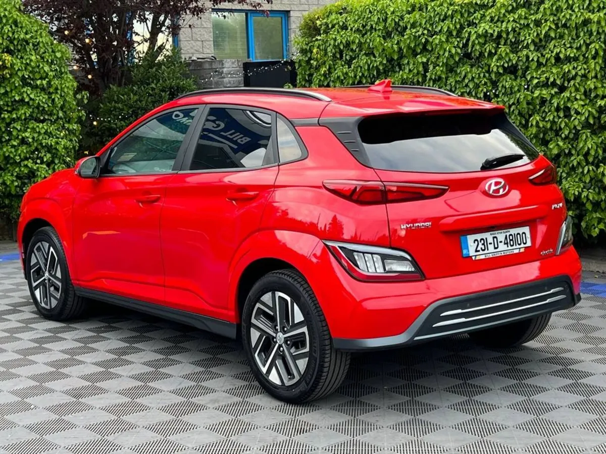 Hyundai KONA PREMIUM 65 KWH LONG RANGE // FULL SER - Image 5