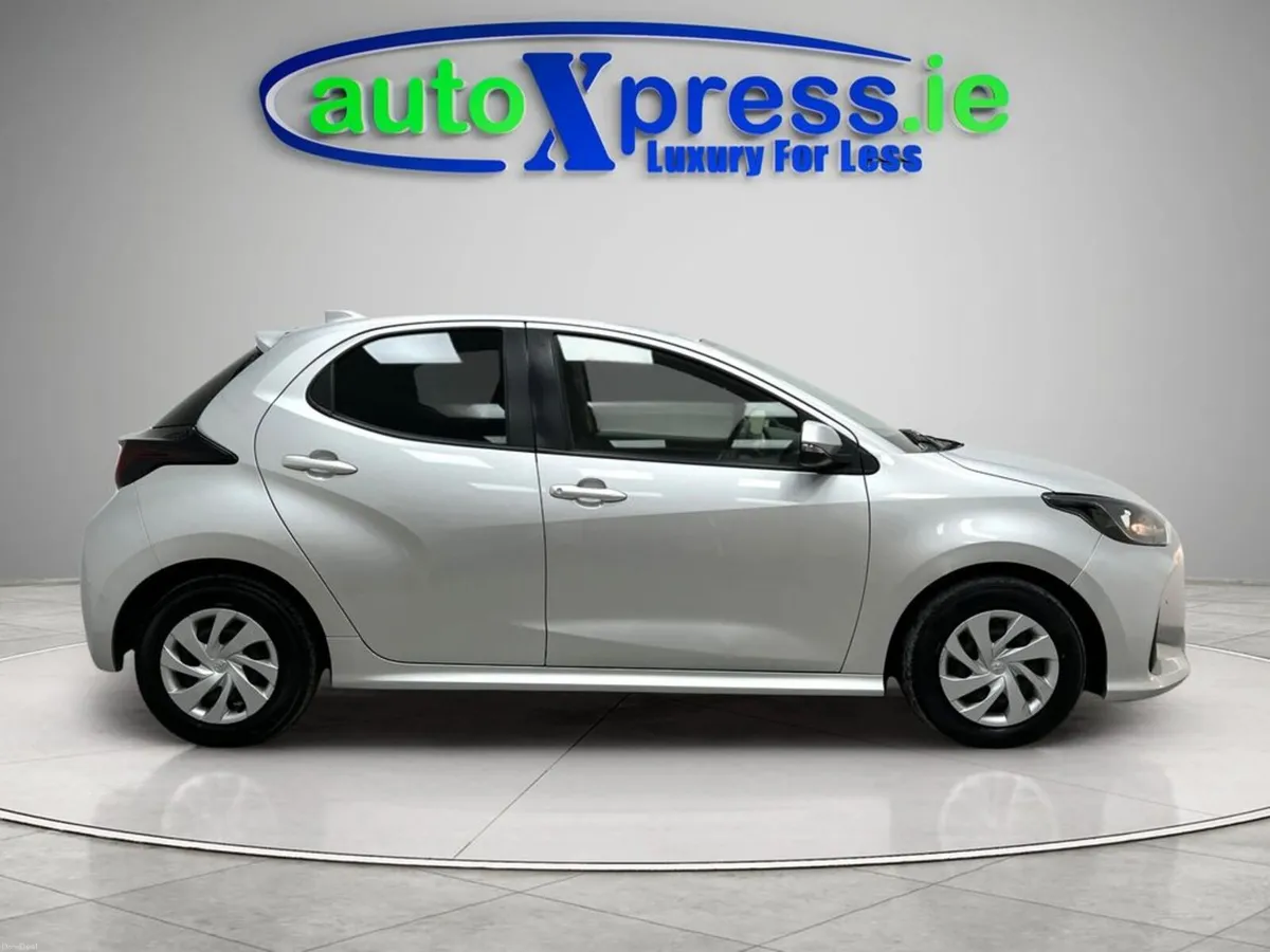 Toyota Yaris 1.5 HYBRID X Automatic, Reversing cam - Image 5