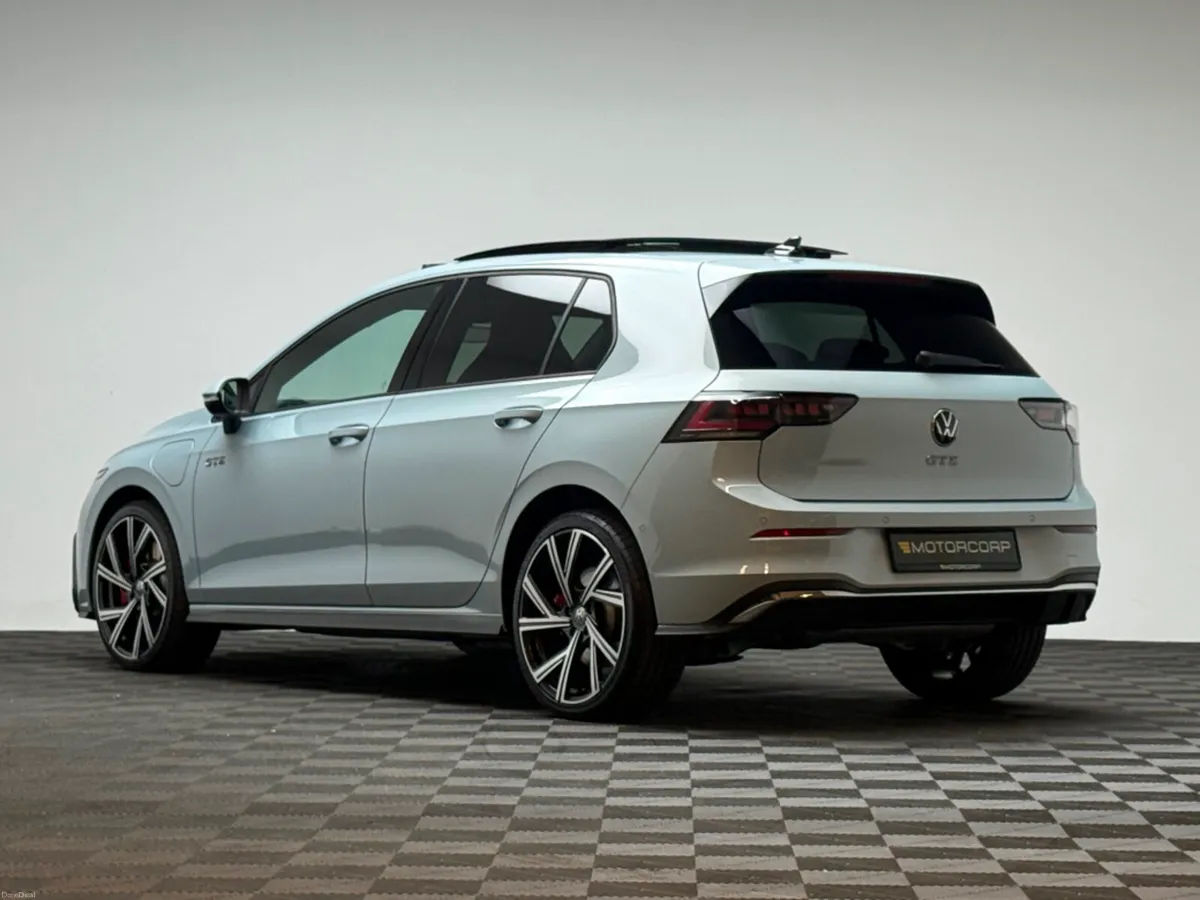 Volkswagen Golf GTE 1.5 PHEV 272HP DSG *PAN ROOF* - Image 5