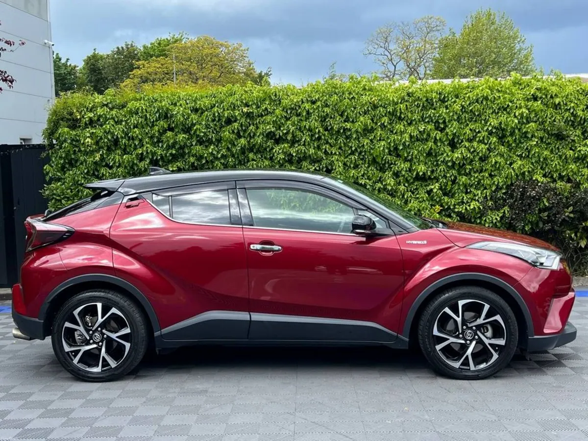 Toyota C-HR 1.8 HYBRID // DIAMOND CUT ALLOYS // HA - Image 2