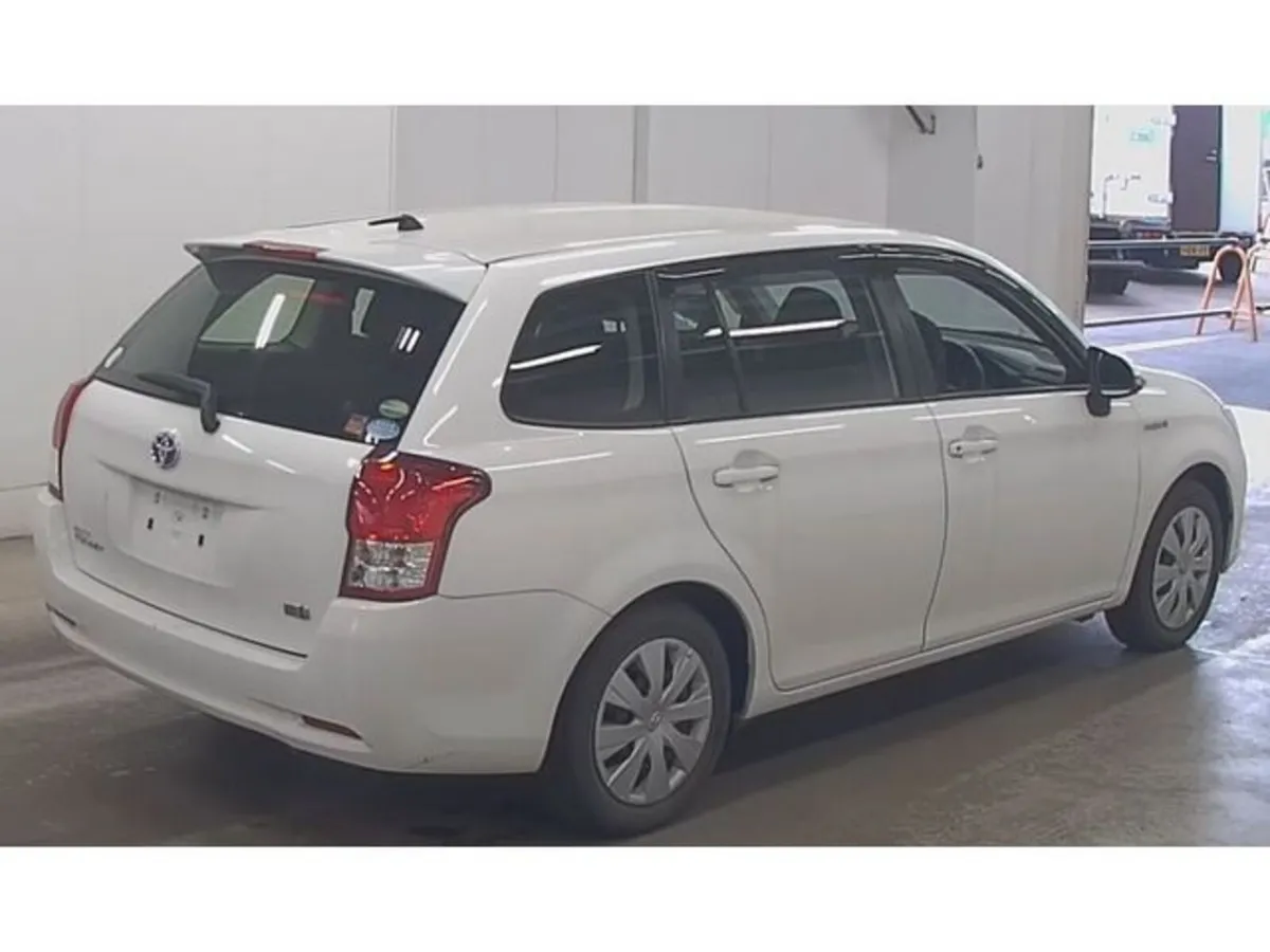 Toyota Corolla 1.5 Corolla Fielder Petrol Hybrid A - Image 4