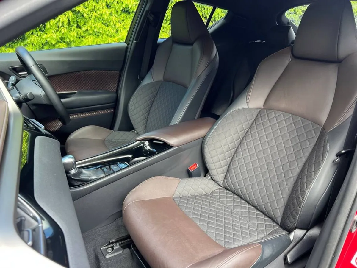 Toyota C-HR 1.8 HYBRID AUTO // FULL SERVICE HISTOR - Image 6