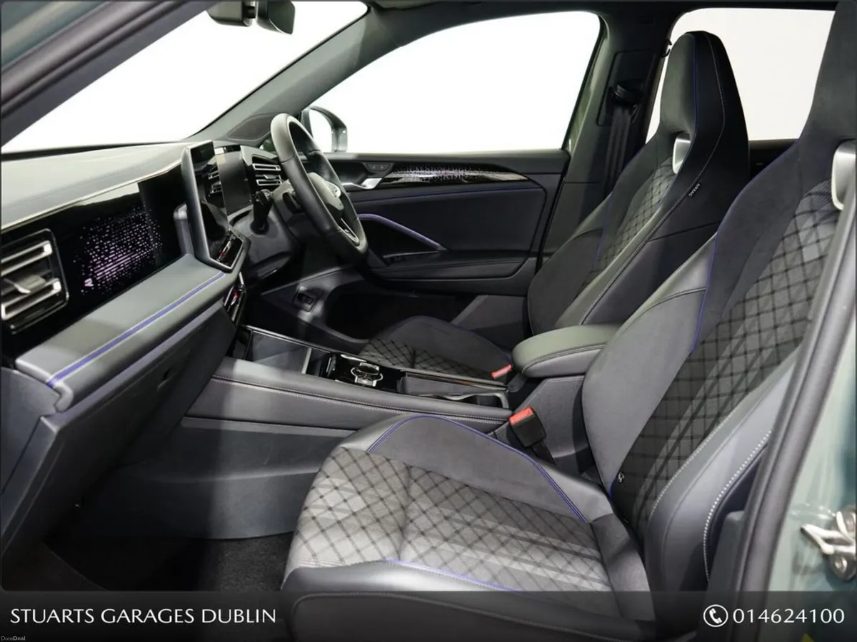 Volkswagen Tiguan TIGUAN R-LINE: CIPRESSION GREEN - Image 3