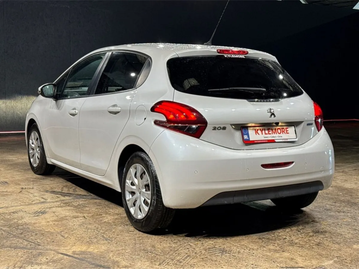 Peugeot 208 PURETECH 1.2 AUTOMATIC - REVERSE CAMER - Image 5