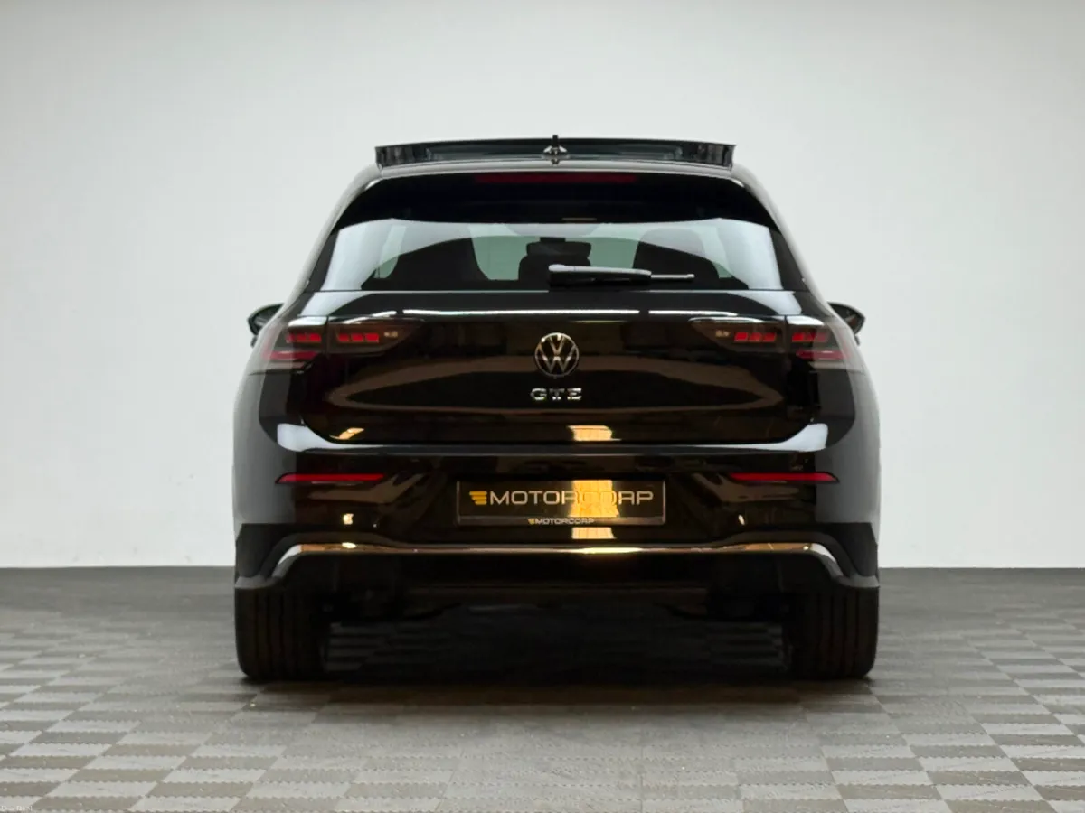 Volkswagen Golf GTE 1.5 PHEV 272HP DSG *PAN ROOF* - Image 6