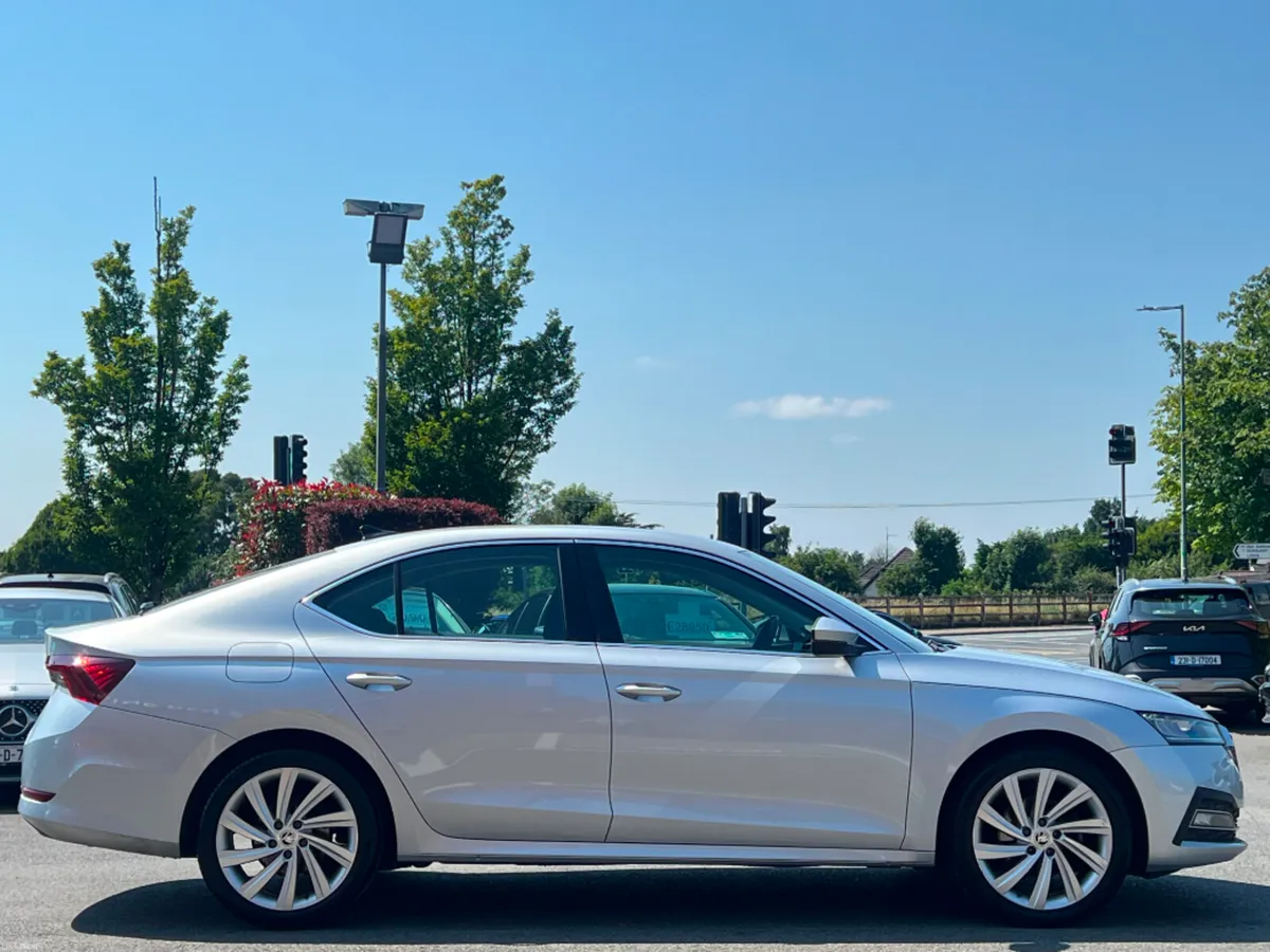 Skoda Octavia STYLE 2.0TDI 5DR *HIGH SPEC* - Image 4