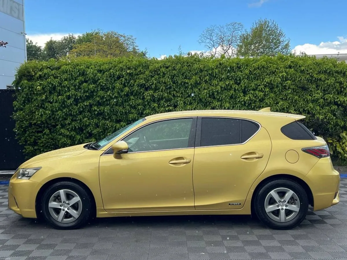 Lexus CT 1.8 HYBRID // SUEDE HEATED SEATS // REVER - Image 3