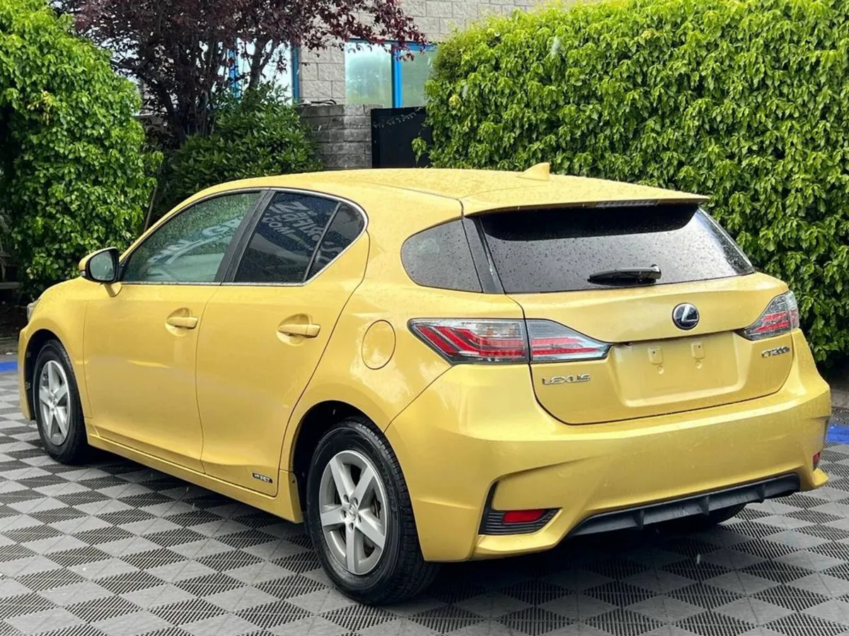 Lexus CT 1.8 HYBRID // SUEDE HEATED SEATS // REVER - Image 5