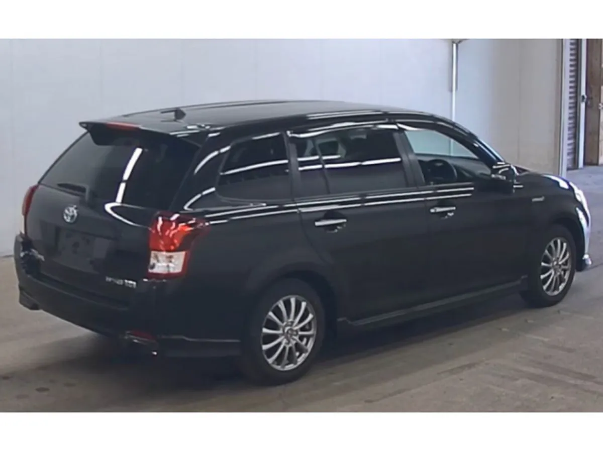 Toyota Corolla 1.5 Corolla Fielder Petrol Hybrid A - Image 4