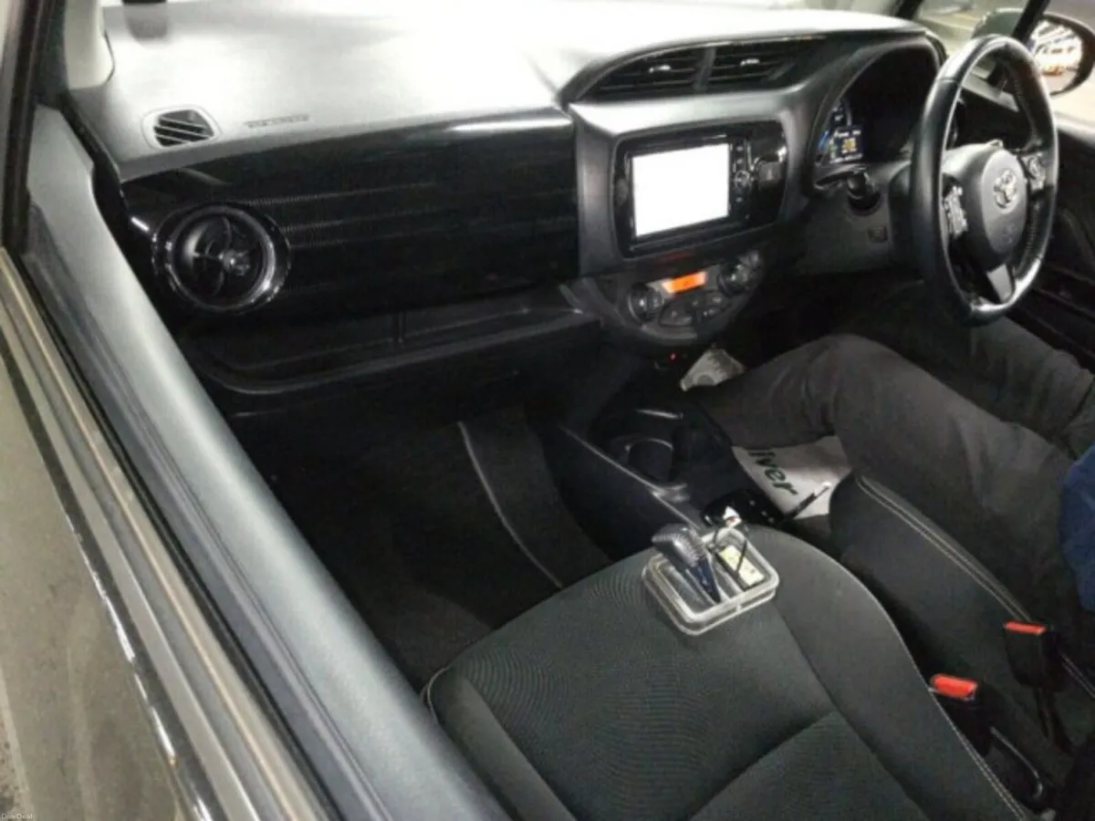 Toyota Vitz 1.5 Petrol Hybrid Auto - Image 5