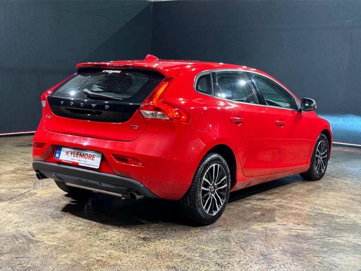 Volvo V40 1.5 AUTOMATIC - FACTORY ALLOYS - REAR CA - Image 3