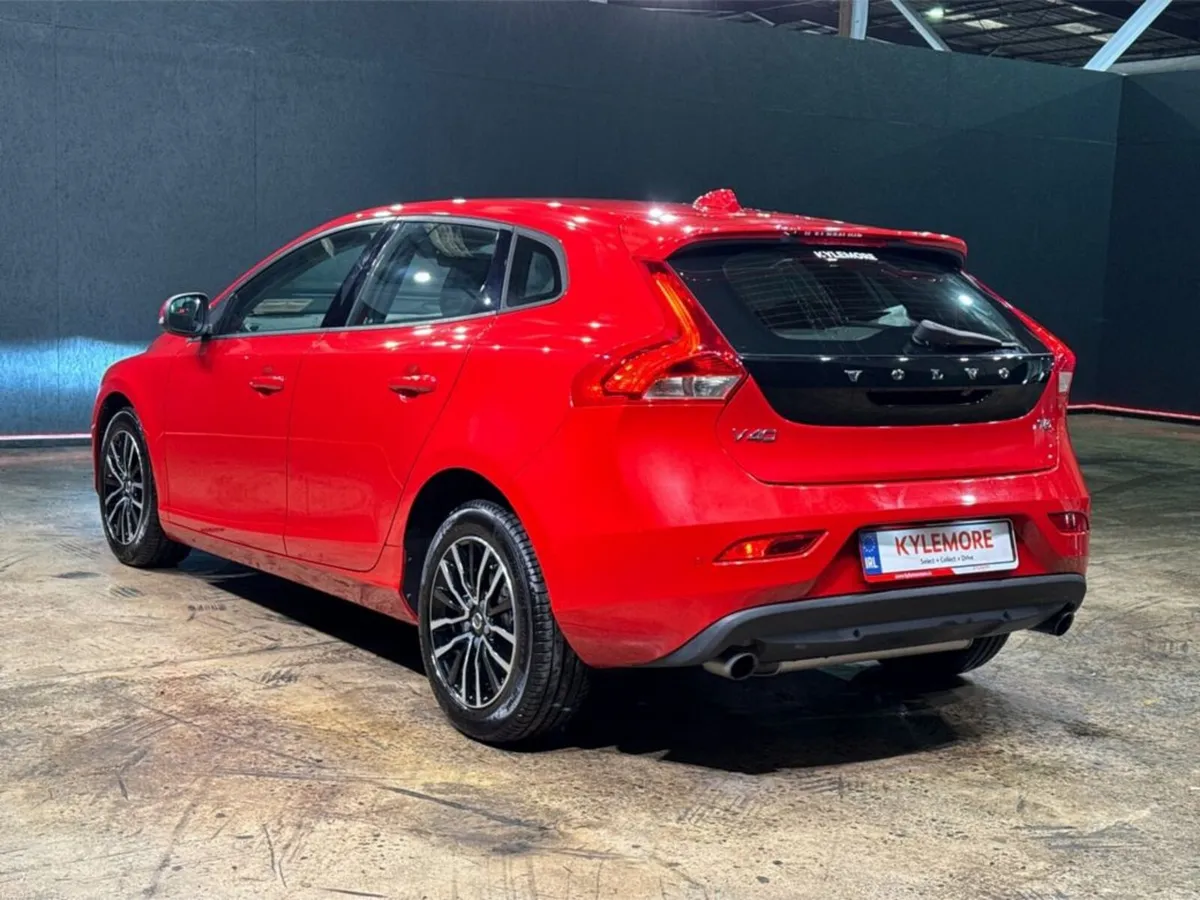 Volvo V40 1.5 AUTOMATIC - FACTORY ALLOYS - REAR CA - Image 5