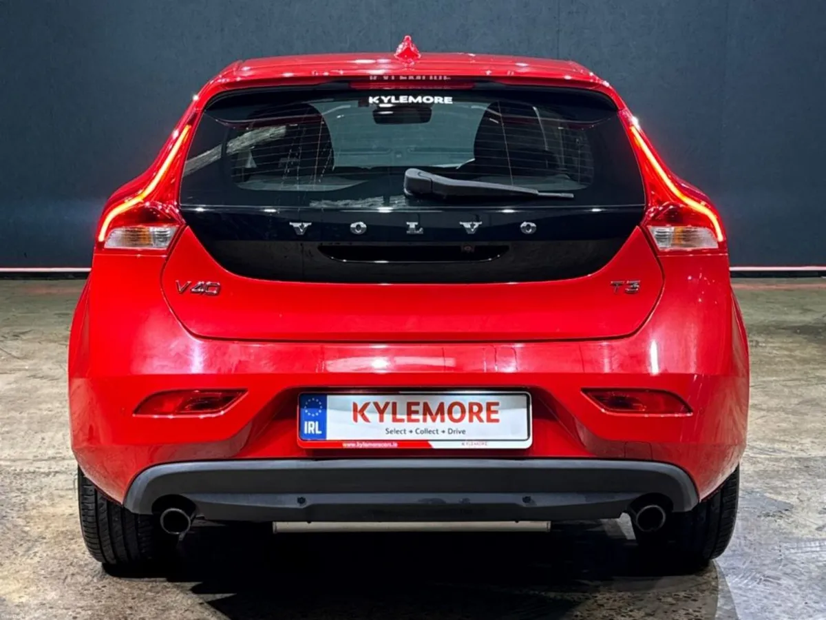 Volvo V40 1.5 AUTOMATIC - FACTORY ALLOYS - REAR CA - Image 4
