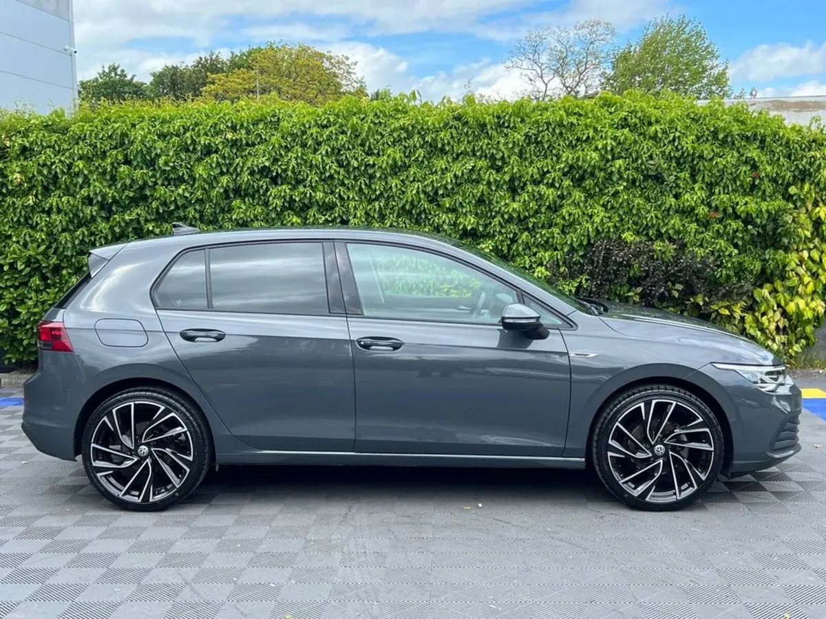 Volkswagen Golf R-LINE PACK 1.0 TSI HYBRID // NEW - Image 2