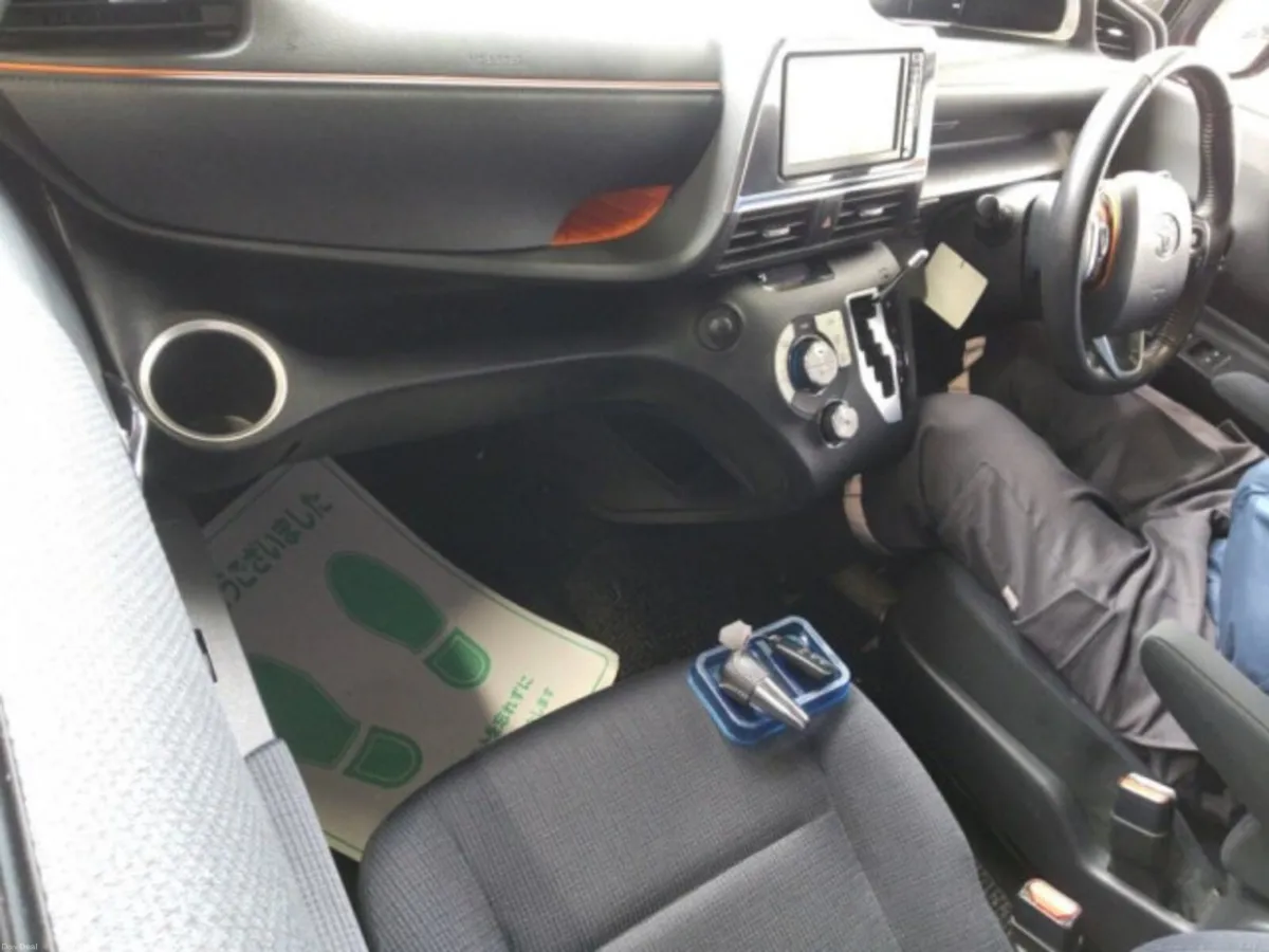 Toyota Sienta 1.4 Petrol Hybrid Auto - Image 5