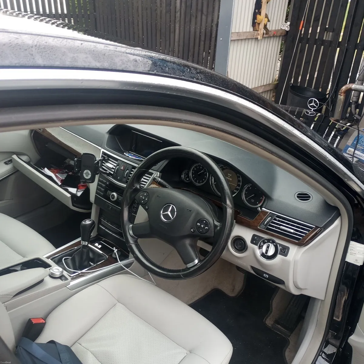 Mercedes-Benz E-Class 200 - Image 2