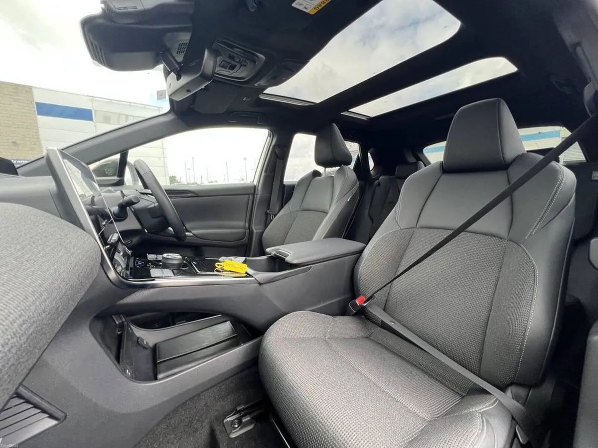 Toyota bZ4X MOTION 71.4KWH // PANORAMIC SUNROOF // - Image 2
