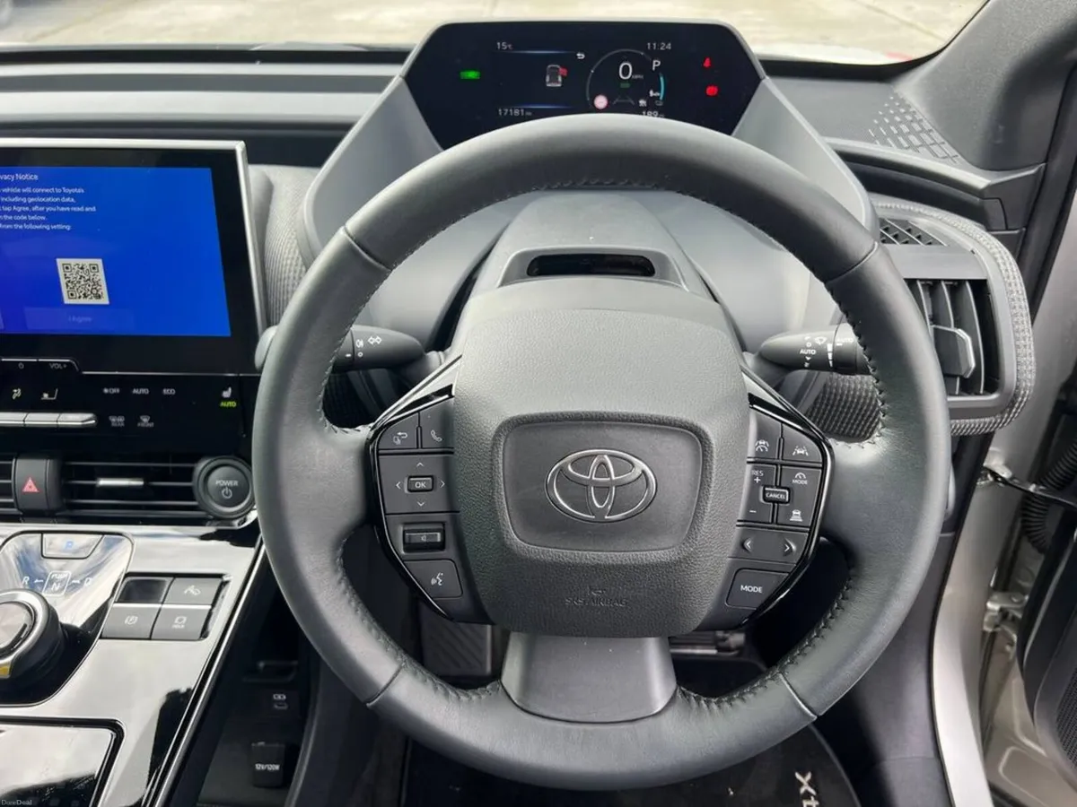 Toyota bZ4X MOTION 71.4KWH // PANORAMIC SUNROOF // - Image 5