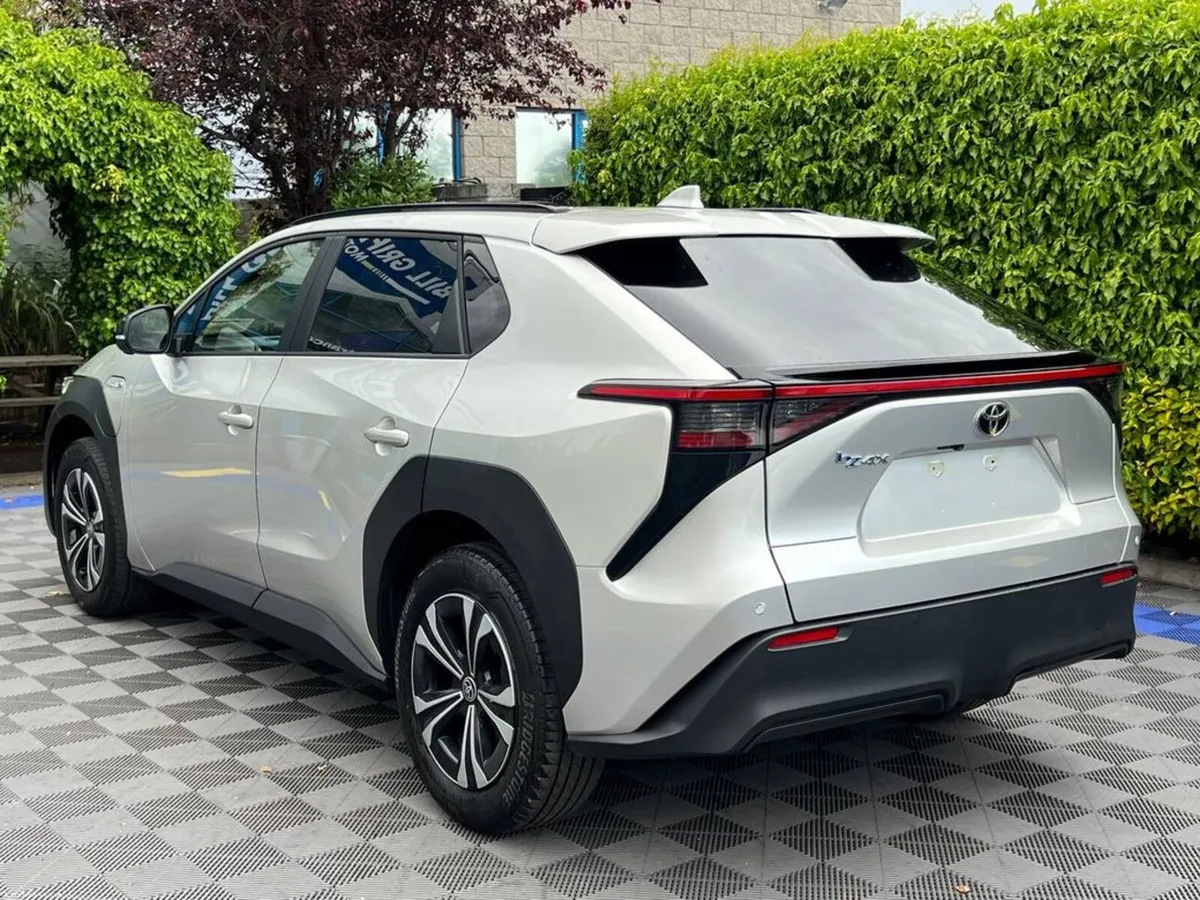 Toyota bZ4X MOTION 71.4KWH // PANORAMIC SUNROOF // - Image 6