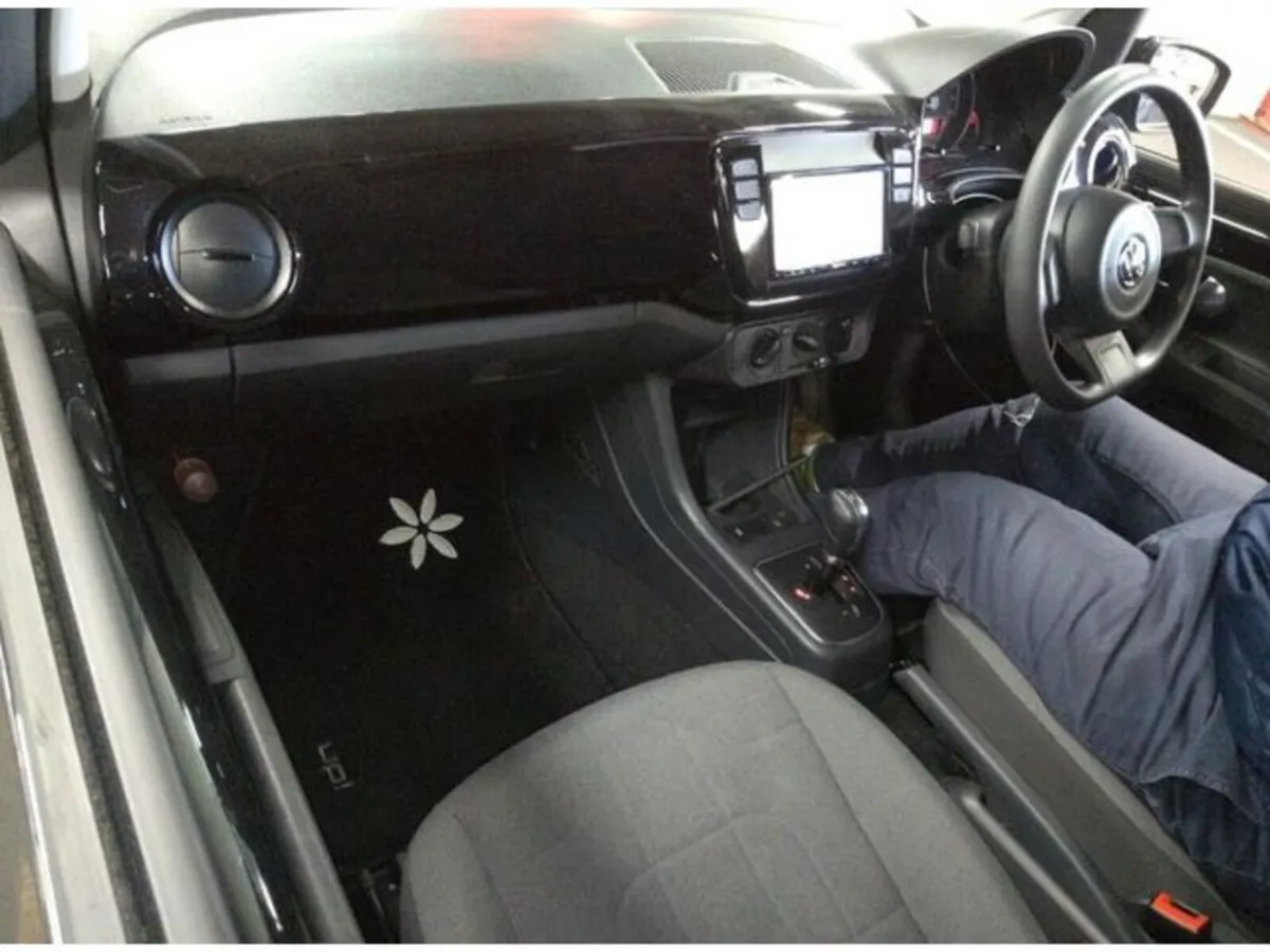 Volkswagen up! 1.0 Petrol Auto - Image 5