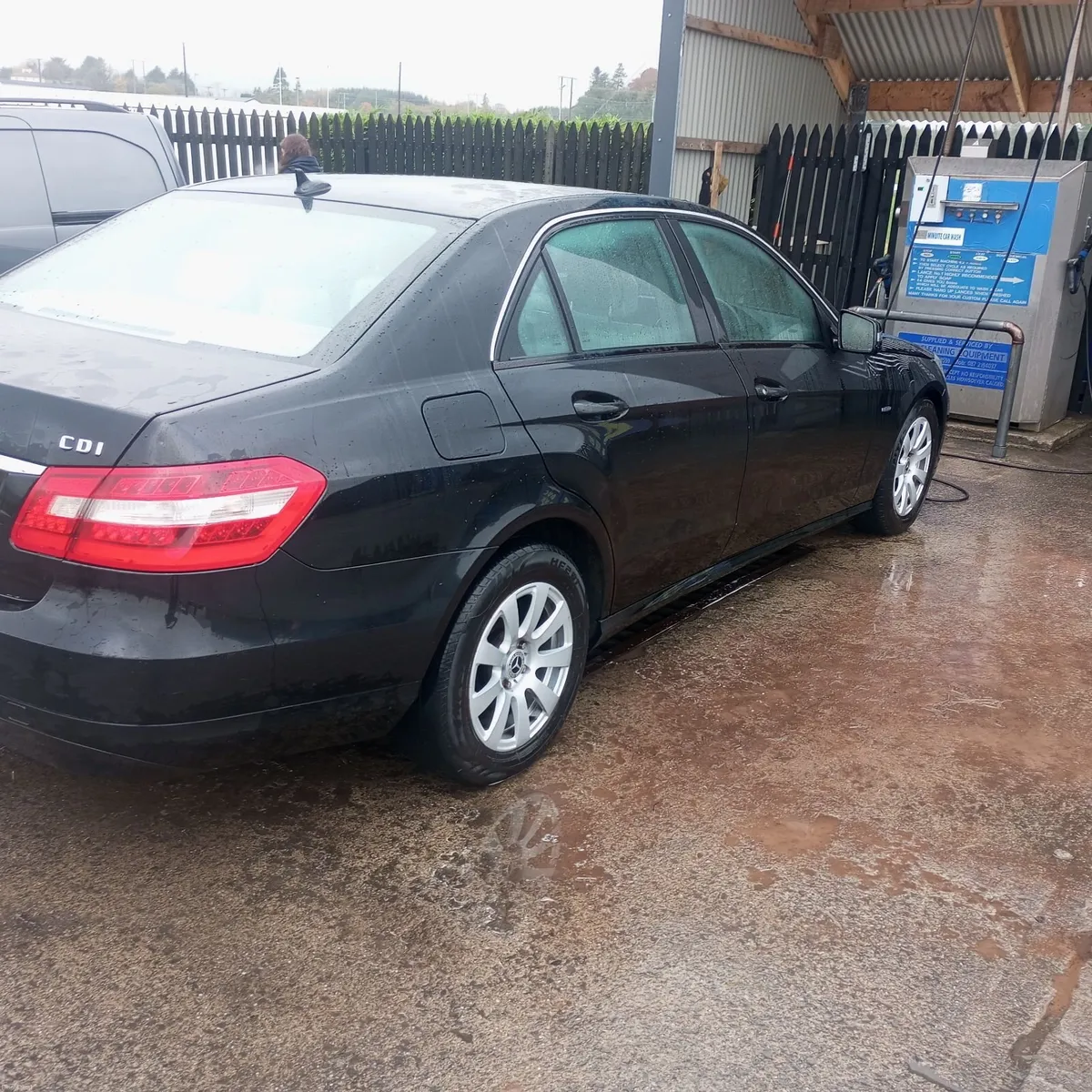 Mercedes-Benz E-Class 200 - Image 4