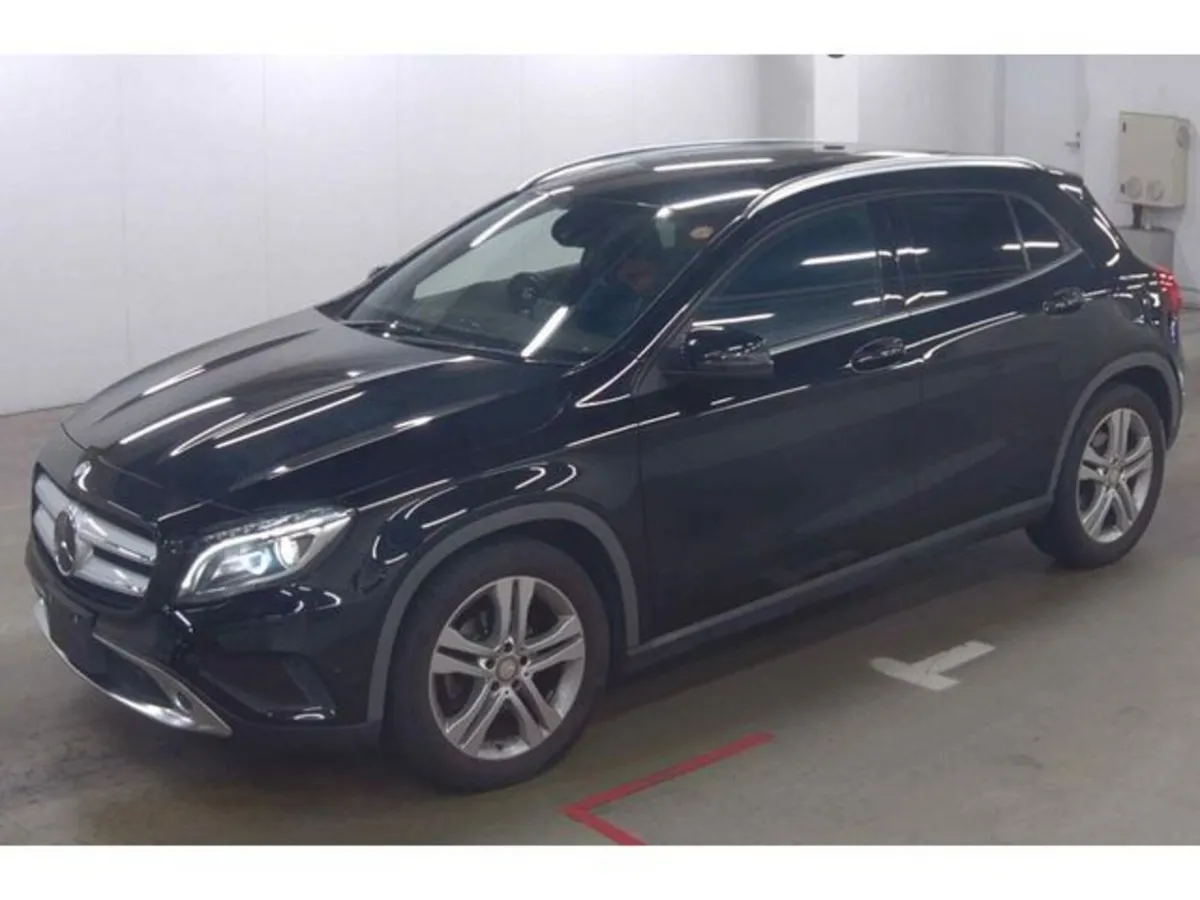 Mercedes-Benz GLA 1.6 GLA180 Petrol Auto Half Leat - Image 3