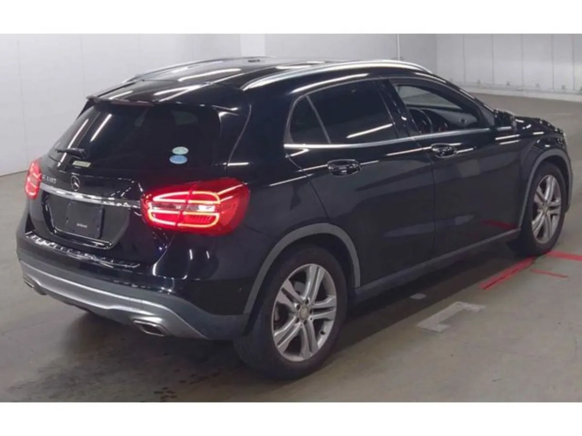 Mercedes-Benz GLA 1.6 GLA180 Petrol Auto Half Leat - Image 5