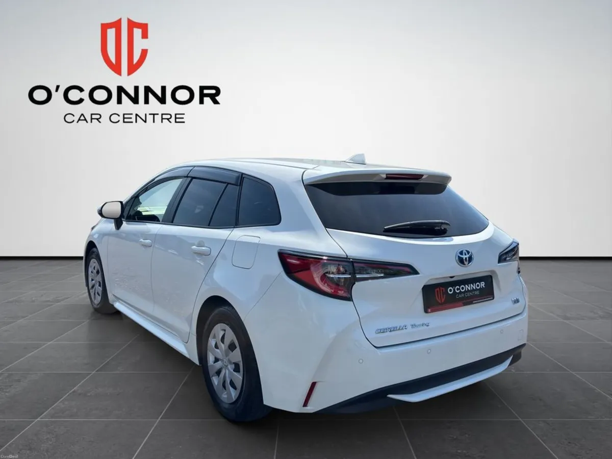 Toyota Corolla Carries everything. except high fue - Image 4