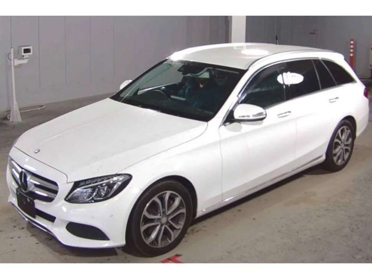 Mercedes-Benz C-Class 2.0 Petrol Auto - Image 3