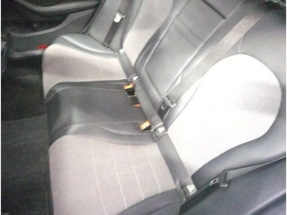 Mercedes-Benz C-Class C200 2.0 Petrol Auto - Image 6