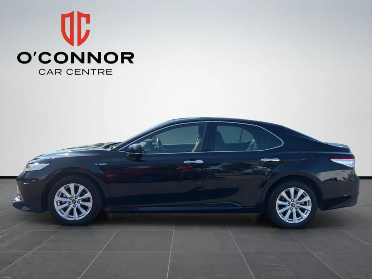 Toyota Camry Executive looks, hybrid savings. beca - Image 3