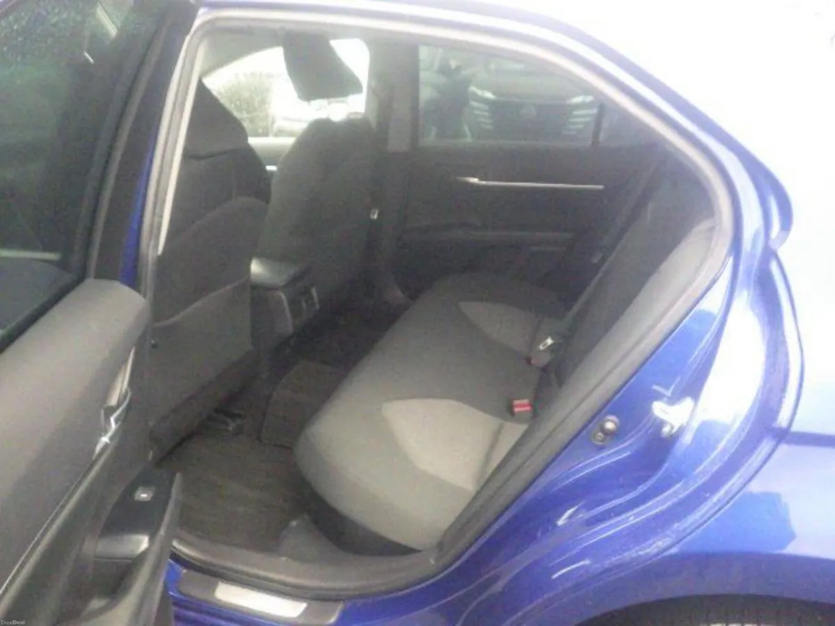 Toyota Camry 2.5 Petrol Hybrid Auto - Image 6