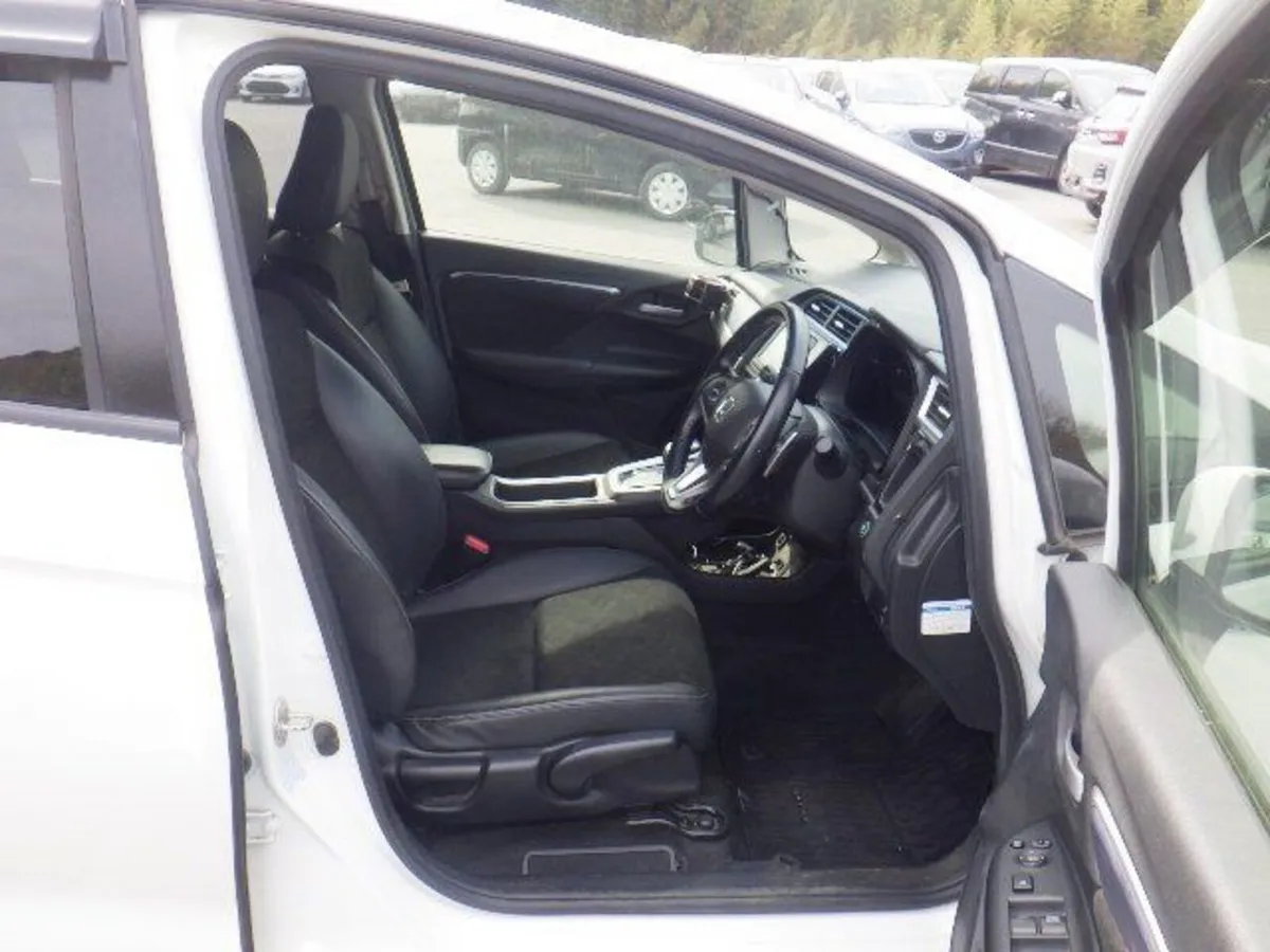 Honda Shuttle 1.5 Petrol Hybrid Auto - Image 3
