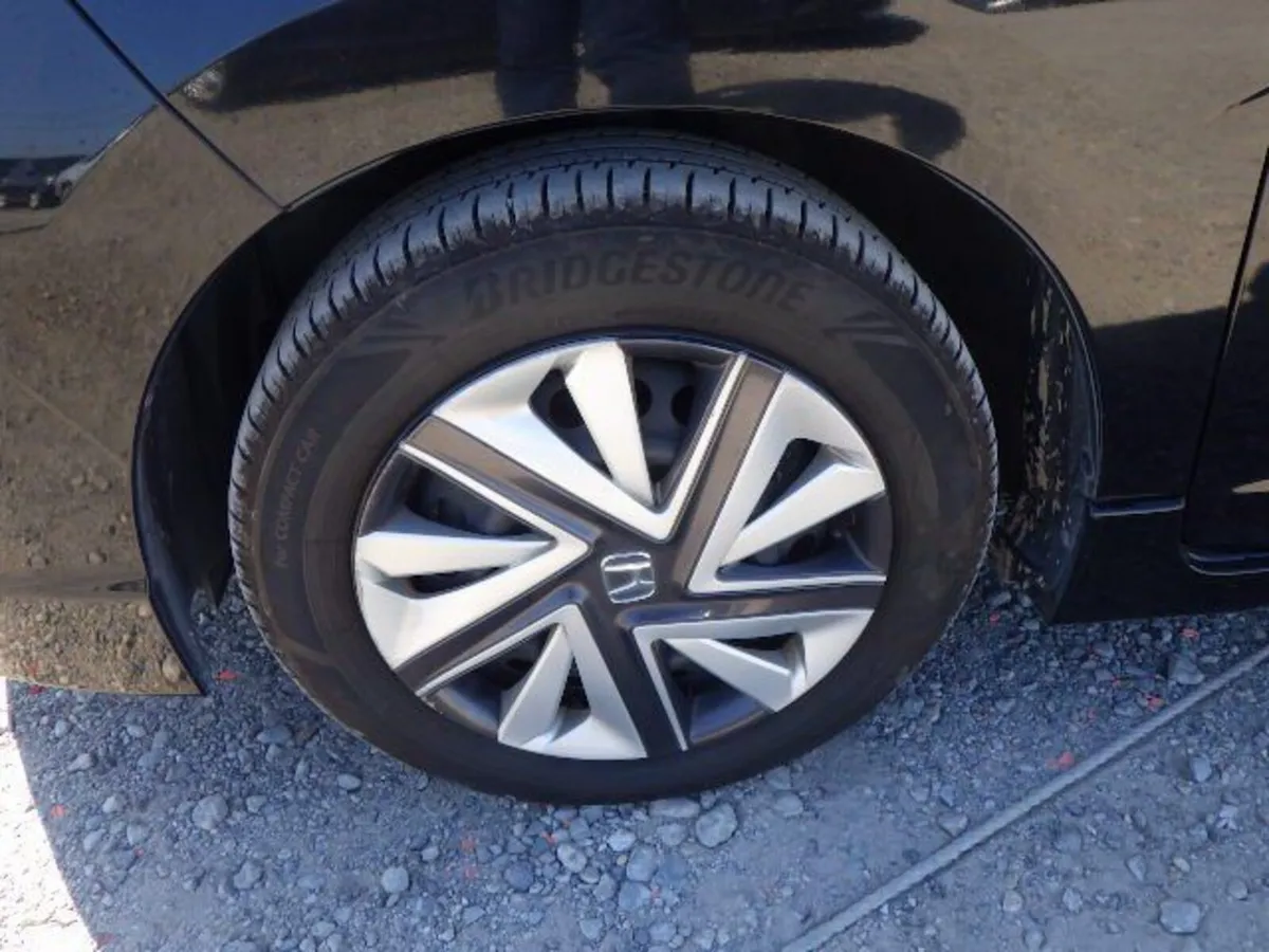 Honda Shuttle 1.5 Petrol Hybrid Auto - Image 5