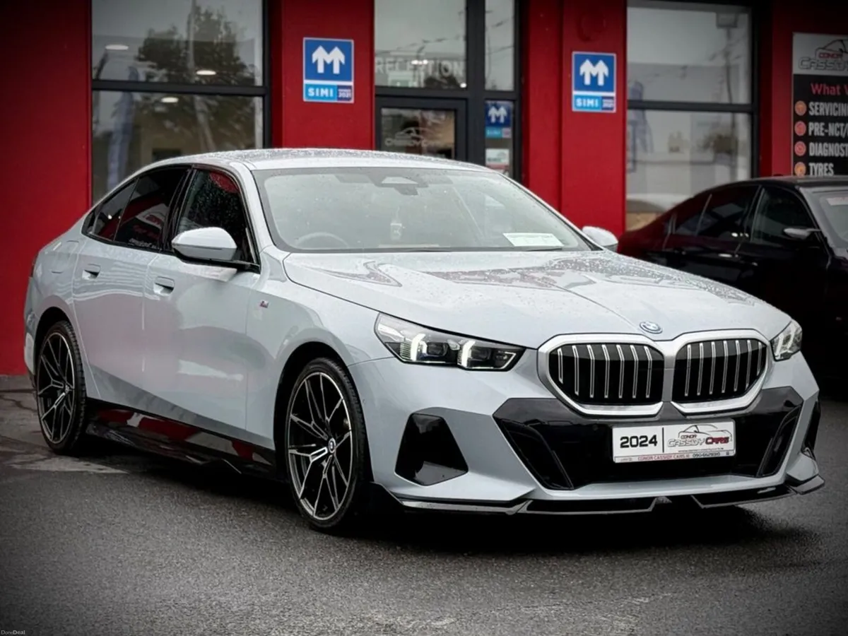 BMW 5-Series 530E M-SPORT // BROOKLYN GREY // M-PE - Image 3