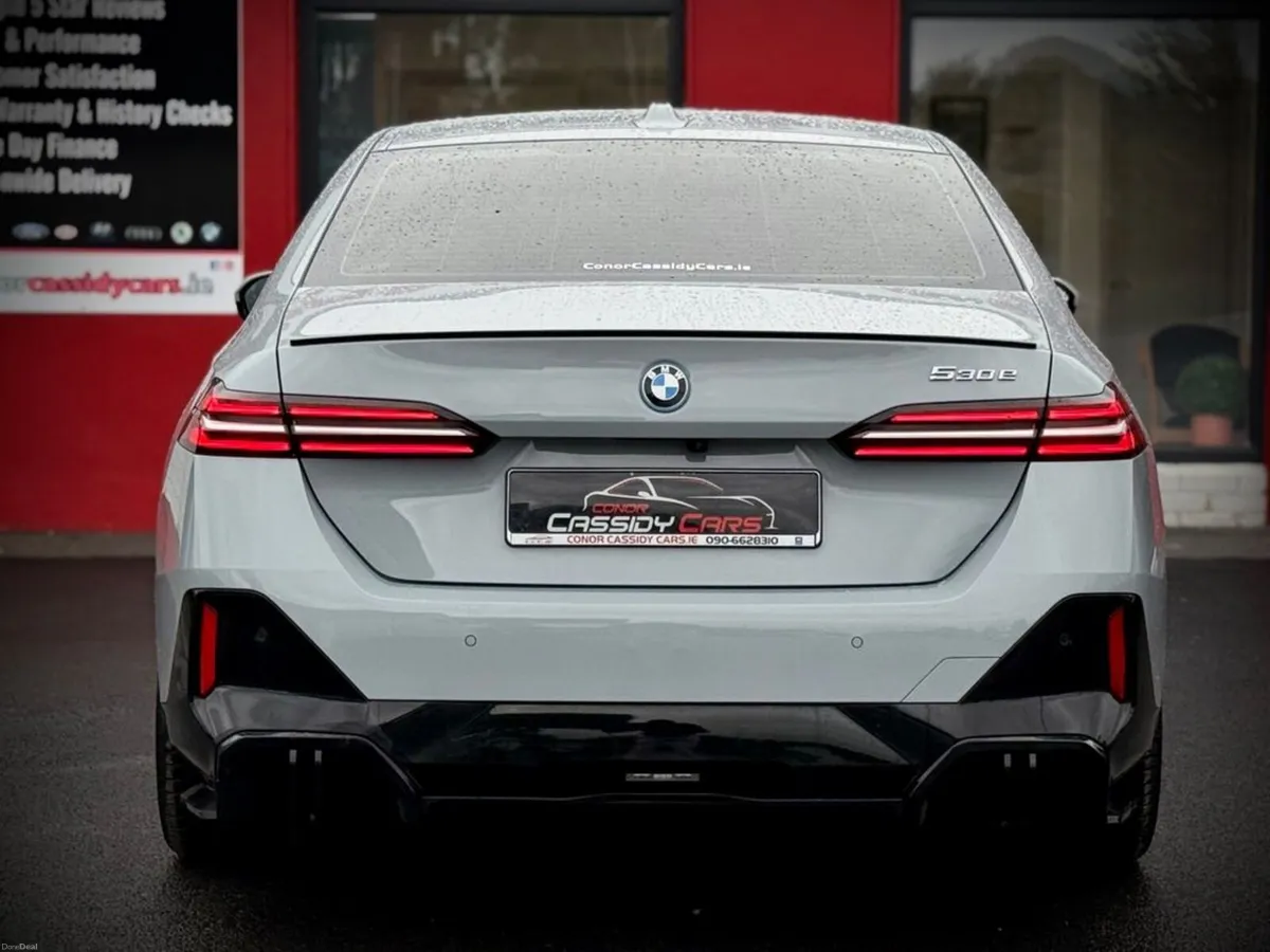 BMW 5-Series 530E M-SPORT // BROOKLYN GREY // M-PE - Image 5