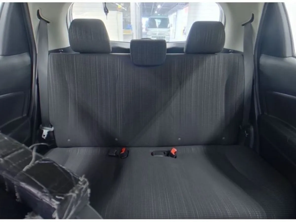 Toyota Vitz 1.0 Petrol Auto - Image 6